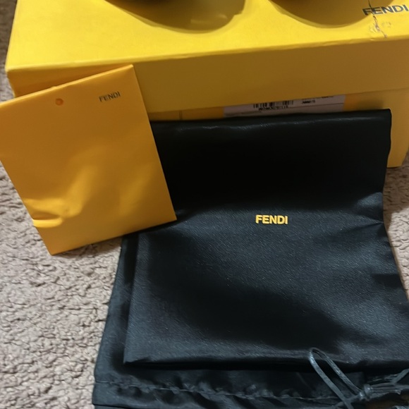 *Authentic* Fendi Spuntata Vit Palmellato - Picture 8 of 8